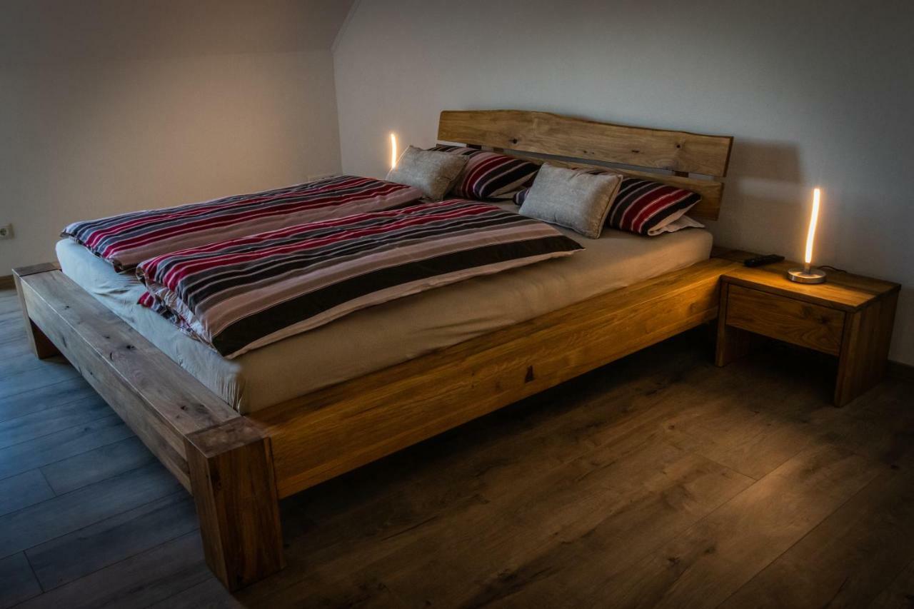 Landhaus Ferienwohnungen Mit Pool Und Wellness Neukirchen-Balbini Bagian luar foto