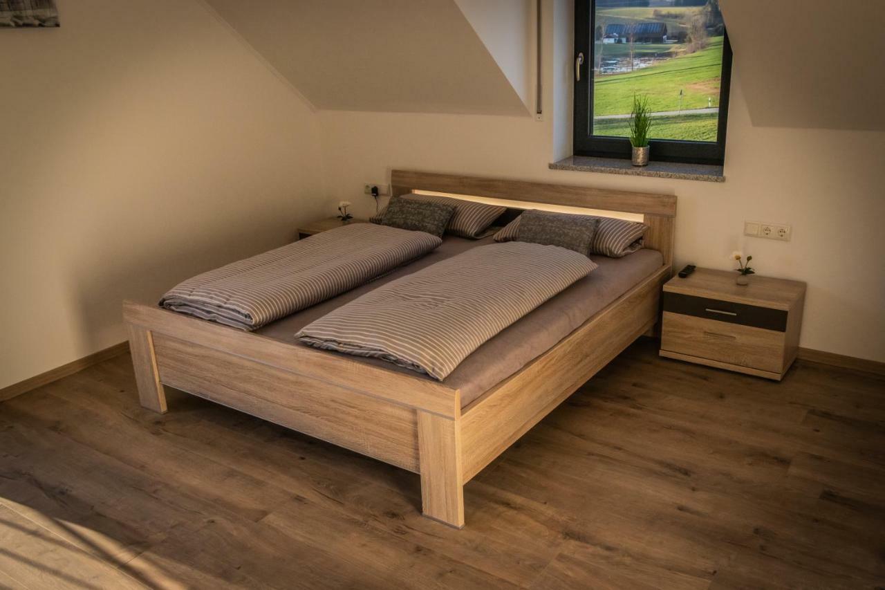 Landhaus Ferienwohnungen Mit Pool Und Wellness Neukirchen-Balbini Bagian luar foto