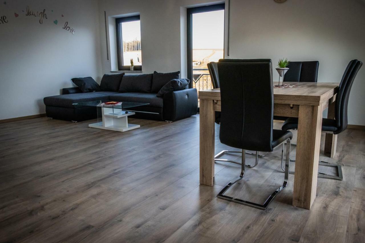 Landhaus Ferienwohnungen Mit Pool Und Wellness Neukirchen-Balbini Bagian luar foto