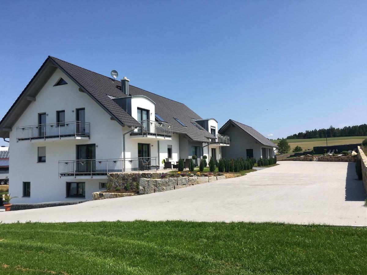 Landhaus Ferienwohnungen Mit Pool Und Wellness Neukirchen-Balbini Bagian luar foto