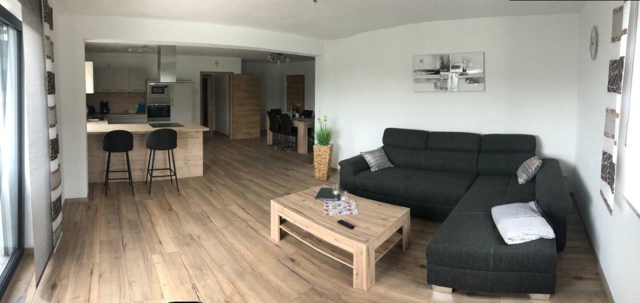 Landhaus Ferienwohnungen Mit Pool Und Wellness Neukirchen-Balbini Bagian luar foto