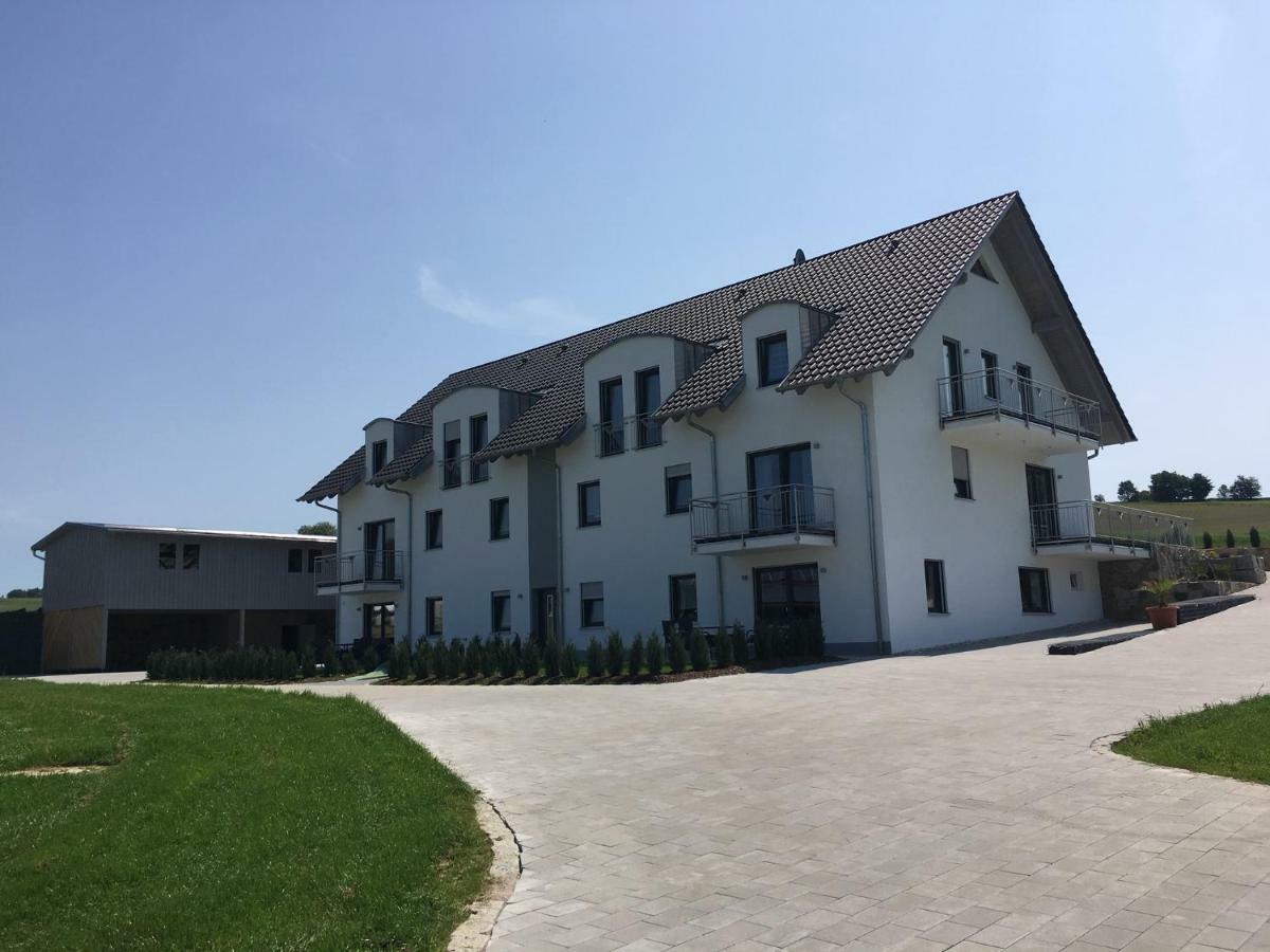 Landhaus Ferienwohnungen Mit Pool Und Wellness Neukirchen-Balbini Bagian luar foto