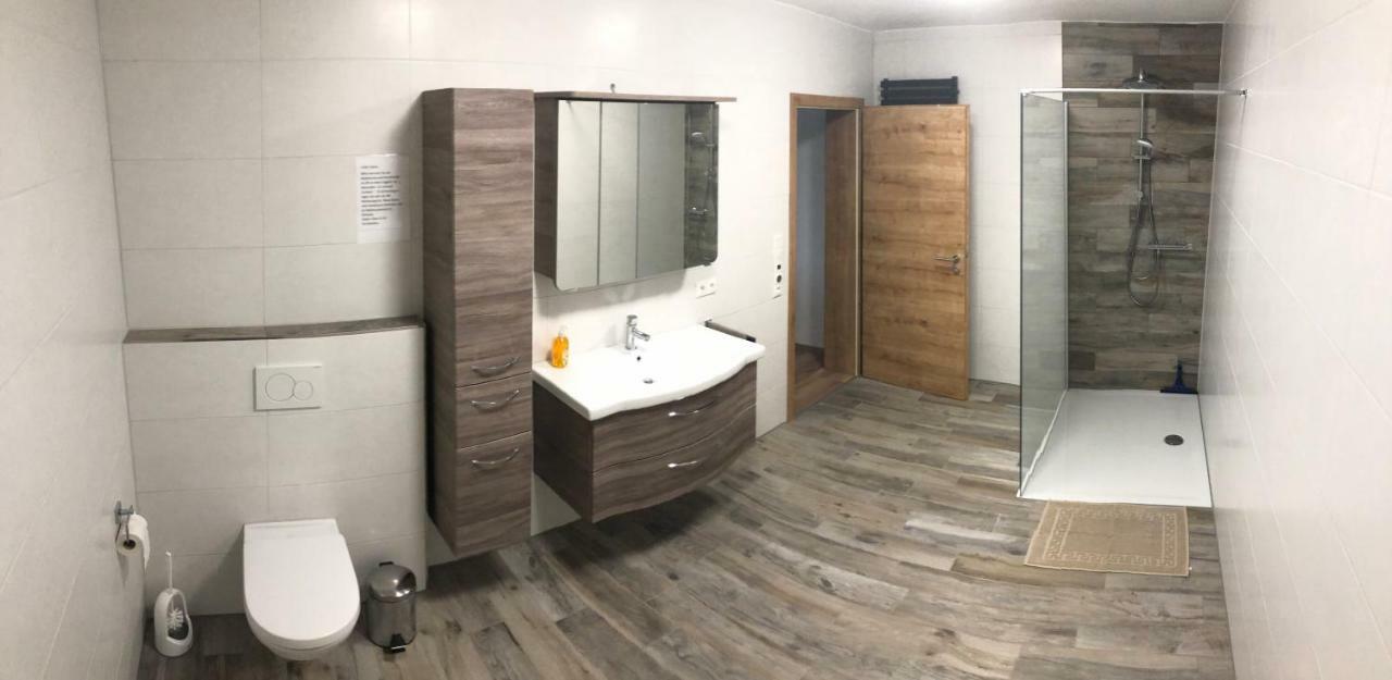 Landhaus Ferienwohnungen Mit Pool Und Wellness Neukirchen-Balbini Bagian luar foto