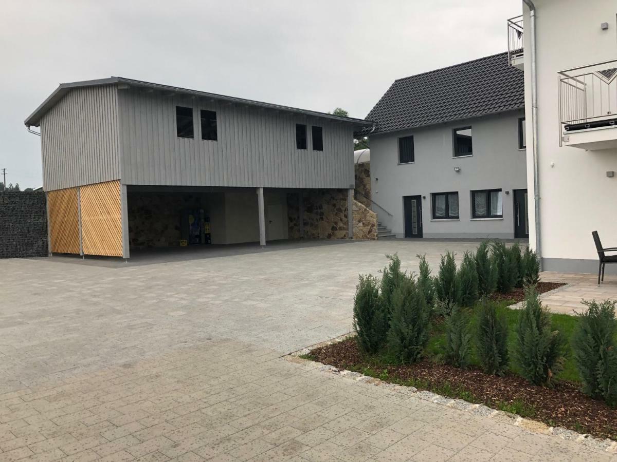 Landhaus Ferienwohnungen Mit Pool Und Wellness Neukirchen-Balbini Bagian luar foto